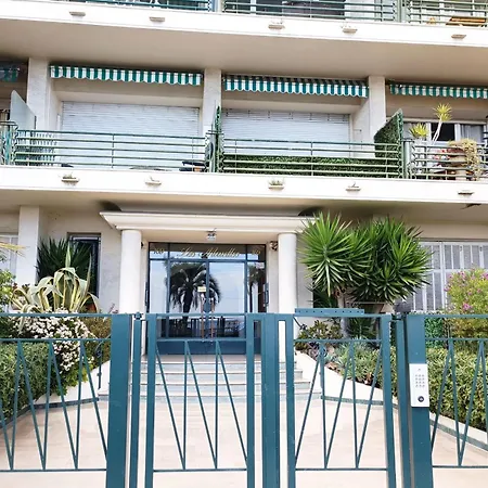 Charming T1 With Terrace And Sea View *