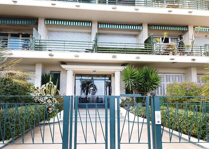 Charming T1 With Terrace And Sea View *