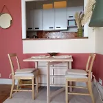 Charming T1 With Terrace And Sea View アパート ニース