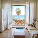 Charming T1 With Terrace And Sea View アパート ニース